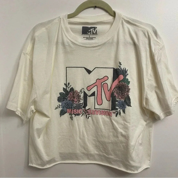 MTV Tops - MTV oversized cropped tshirt EUC Large